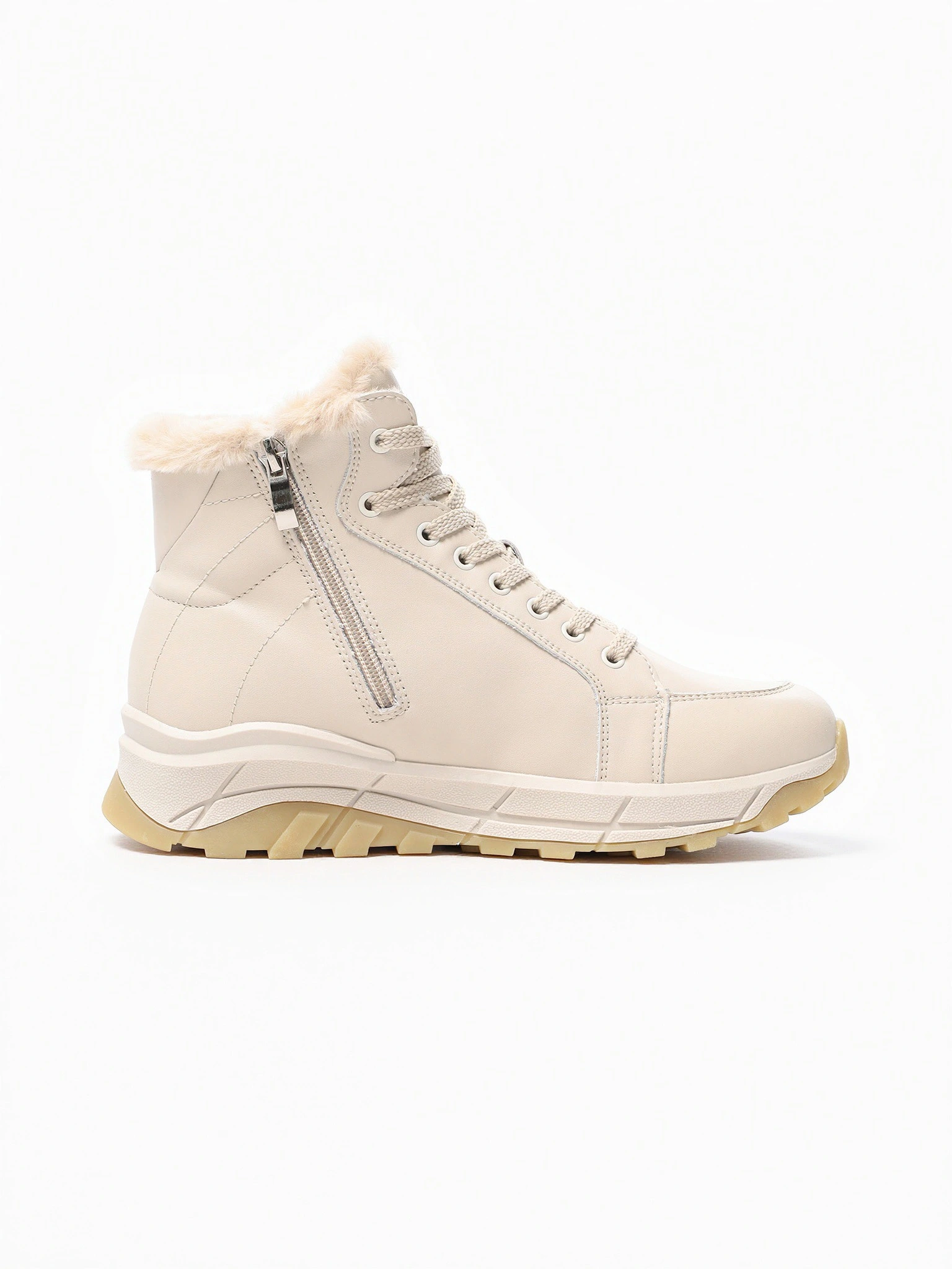 Ботинки бежевого цвета на рельефной подошве